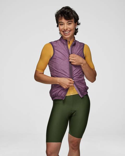 Model is wearing a size S gilet